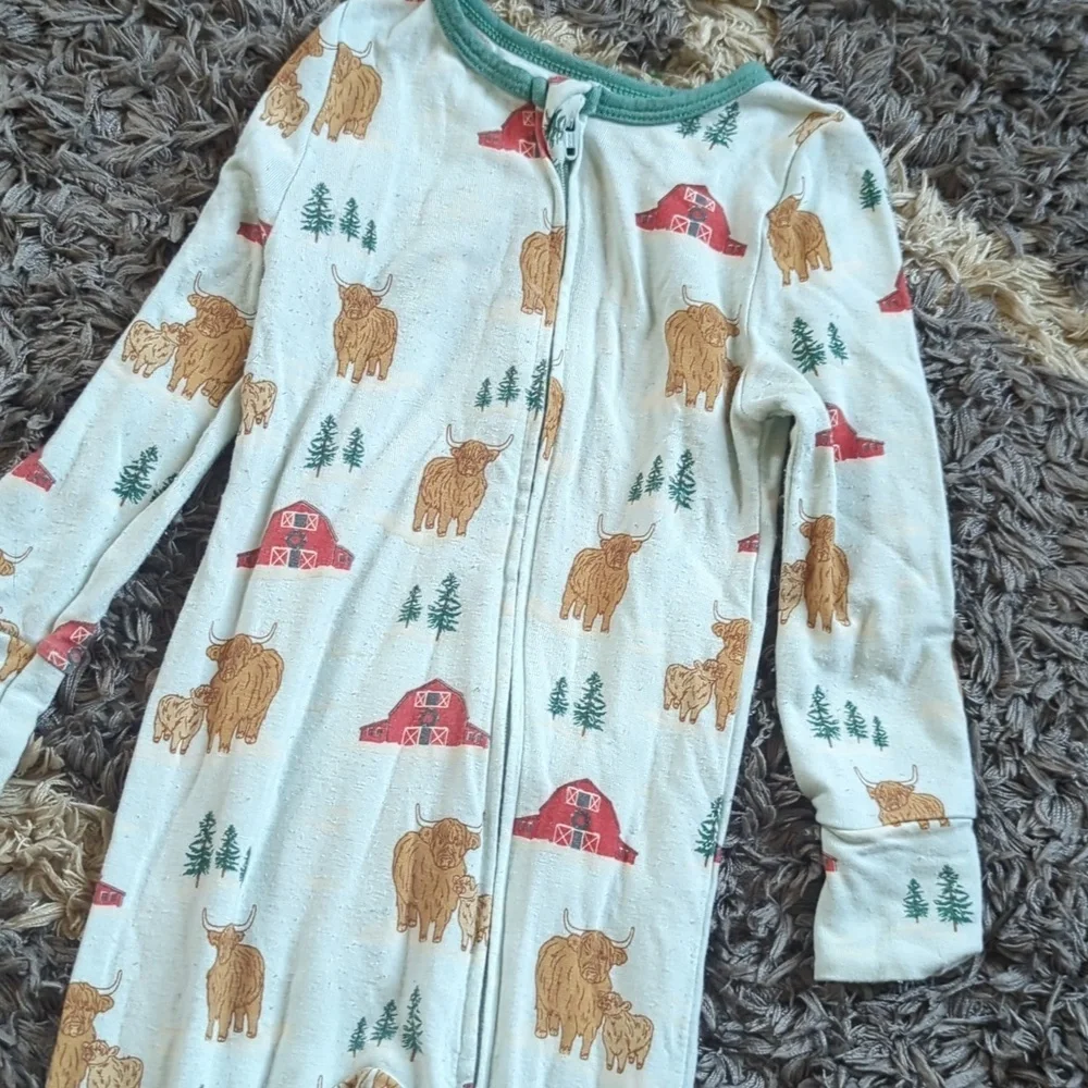 Free Birdees Winter Yak Farm Barn Theme Size 12-18 Month Onesie Pajamas